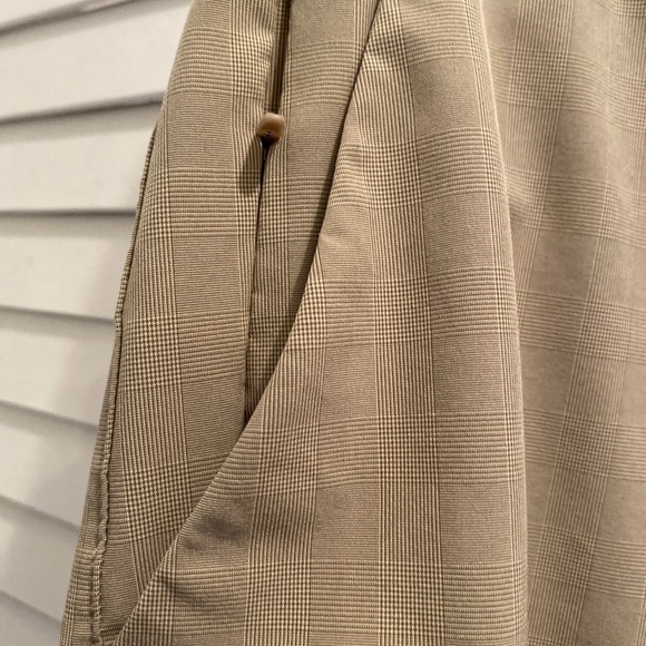 Hang Ten Men’s Shorts Size 38 Khaki color with zipper/tie front. NWOT - Picture 3 of 5